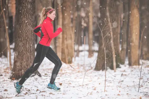 Peut-on courir quand il gèle ? Évitez les risques et restez en sécurité