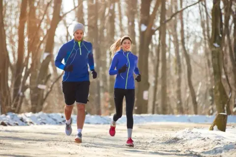 L'équipement footing hiver : restez au chaud et en sécurité en courant