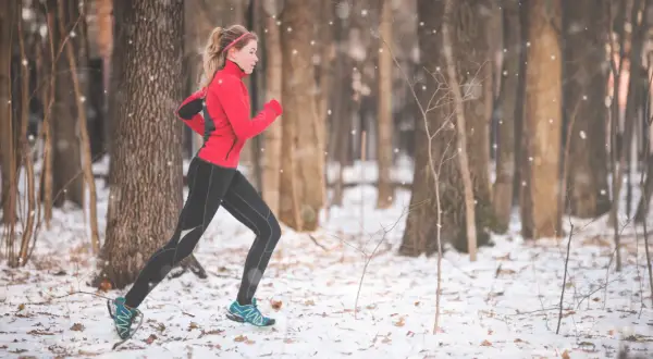 Peut-on courir quand il gèle ? Évitez les risques et restez en sécurité
