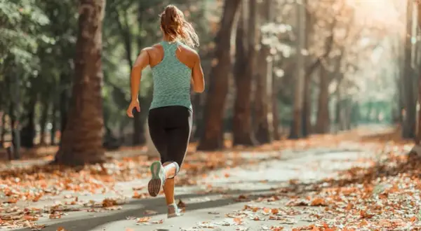 Peut-on courir quand on a mal au dos ? Ce qu'il faut savoir avant de se lancer