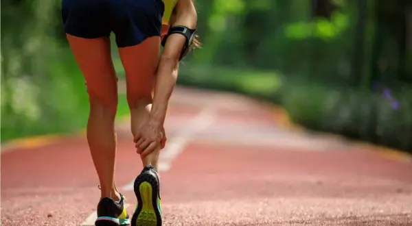 Peut-on continuer à courir avec une périostite sans aggraver la douleur ?