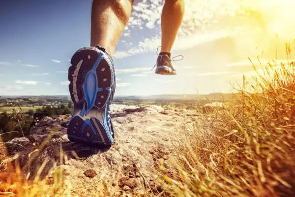 Courir à jeun le matin : avantages et risques à connaître
